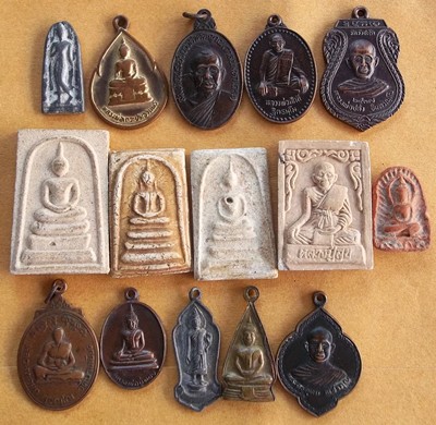 รวมพระเครื่อง 50 องค์ เหมาไปเลยครับ  ......B87