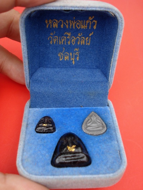 ชุดพระผงปิดตาหลวงพ่อแก้ว วัดเครือวัลย์ ชลบุรี