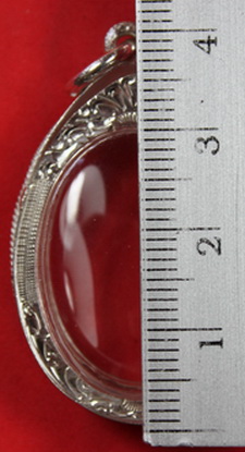 กรอบเงิน 92.5 รูปไข่ เปิดหลังของใหม่ หนัก 4.8กรัม ขึ้นมือแกะมือ มีพลาสติกให้ครับ