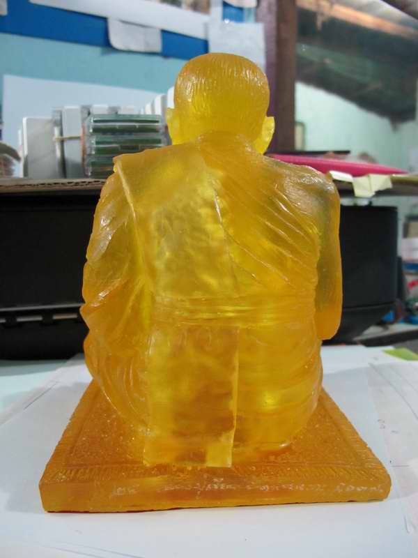 หลวงปู่ทวด เนื้อเรซิ่น สีเหลืองใส 5 นิ้ว พ่อท่านเขียว วัดห้วยเงาะปลุกเสก ราคาไม่แพง
