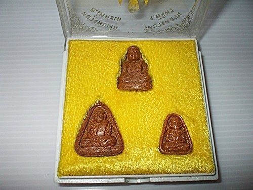 หลวงพ่อเงินรุ่นครองราชย์ เนื้อกระเบื้องหลังคาโบสถ์(เก่า) ปี38-39เคาะเดียวครับ