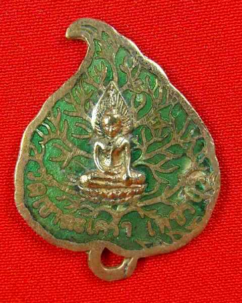 เหรียญใบโพธิ์ หลวงพ่อวัดเขาตะเครา จ.เพรชบุรี"รุ่นปี2505"กะไหล่ทองลงยา