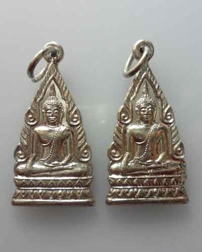 *** จ.แพร่ *** เหรียญพระพุทธโกศัย หลังพระธาตุช่อแฮ ปี๒๕๑๙ กะไหล่เงิน (๒เหรียญ