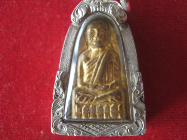 หลวงปู่ทวดปี08กะหลั่ยทองกรรมการพร้อมเลี่ยมเงินสวยๆ