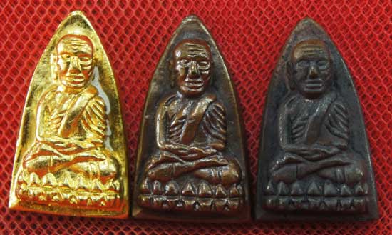 หลวงปู่ทวด พิมพ์เตารีดใหญ่ 3 องค์ เนื้อเปียกทอง เนื้อนวะ เนื้อผิวไฟ วัดในหาน ปี 36