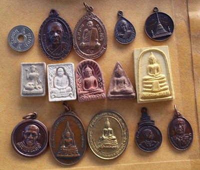พระ 50 องค์ เหมาไปออกต่อได้เลยราคาไม่ถึง 10 บาทครับ  ....B132