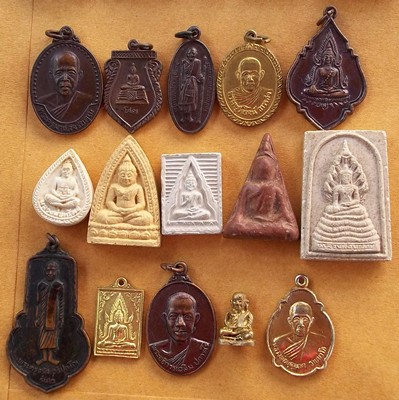 พระ 50 องค์ เหมาไปออกต่อได้เลยราคาไม่ถึง 10 บาทครับ  ....B142