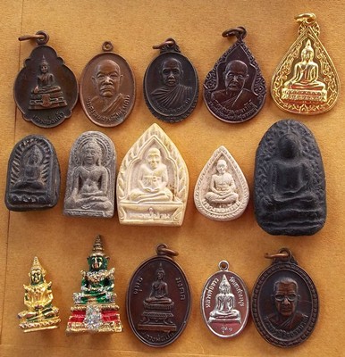 พระ 50 องค์ เหมาไปออกต่อได้เลยราคาไม่ถึง 10 บาทครับ  ....B143