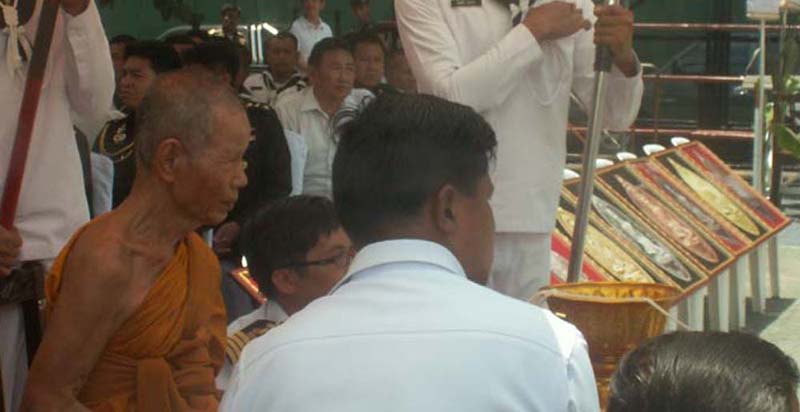 เหรียญหลวงปู่บัว พิมพ์เจริญพร โค๊ตกรรมการ เนื้อฉนวนเก่า