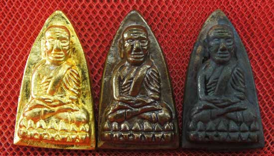 หลวงปู่ทวด พิมพ์เตารีดใหญ่ 3 องค์ เนื้อเปียกทอง เนื้อนวะ เนื้อผิวไฟ วัดในหาน ปี 36