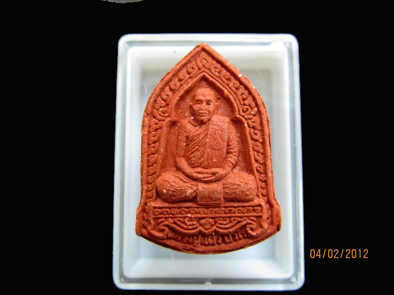 พระผงรูปเหมือน เนื้อผงธูป หลวงปู่แผ้ว ปวโร 002. เหมือนเดิมครับรอบนี้เริ่ม20บาท EI.52