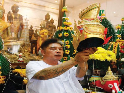 พระผงเศรษฐีนวโกฎิ หลังยันต์ ห้าแถว สำเร็จ รุ่งเรือง ร่ำรวย อ. หนู กันภัย