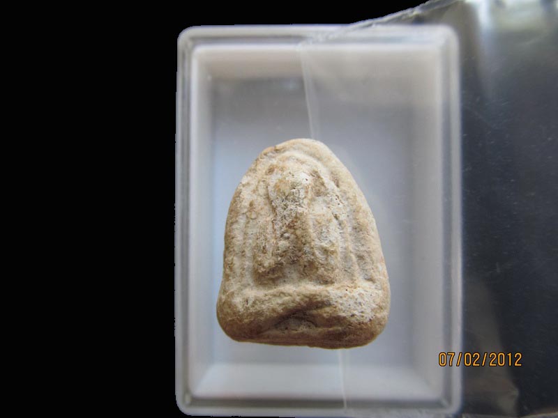 พระปิดตาเนื้อผงขาว ไม่ทราบที่ เหมือนเดิมครับรอบนี้เริ่ม20บาท EI.144