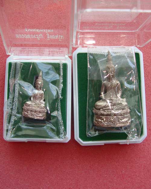พระกริ่งนฤมิตรโชคเนื้อนวะแก่เงิน 2 องค์ ใหญ+เล็ก หลวงพ่อจรัญ วัดอัมพวัน สวยขั้นเทพ เลข ๕๑๔๔ + ๕๒๑๓