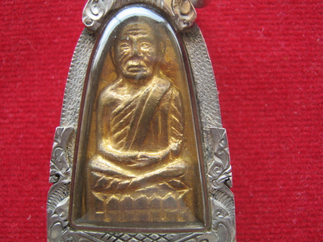 หลวงปู่ทวดปี08กะหลั่ยทองกรรมการพร้อมเลี่ยมเงินสวยๆ