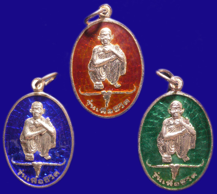 หลวงพ่อคูณ รุ่นเพื่อชีวิต เนื้อเงิน ลงยา 3สี ชุด 3 เคาะเดียวเเดง