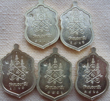 เหรียญเสมาจิ๋วเนื้อทองระฆัง 5 องค์ เคาะเดียว...
