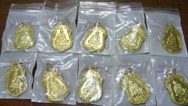 จัดหนัก!!! 10 เหรียญ เสมาเทพประทานพร เนื้อทองเหลือง สวยๆเดิมๆไม่แตก ไม่ราน เหลืองดั่งทอง ซองเดิมๆ