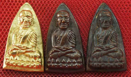 หลวงปู่ทวด พิมพ์เตารีดใหญ่ 3 องค์ เนื้อเปียกทอง เนื้อนวะ เนื้อผิวไฟ วัดในหาน ปี 36