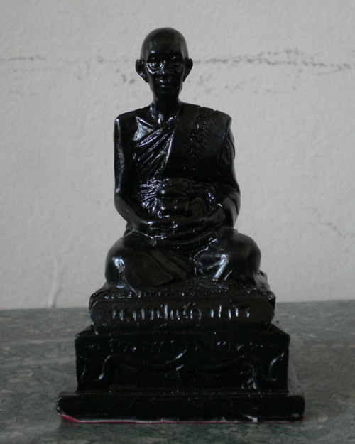 พระบูชาเนื้อนิลดำ หลวงปู่แผ้ว ปวโร วัดกำแพงแสน 