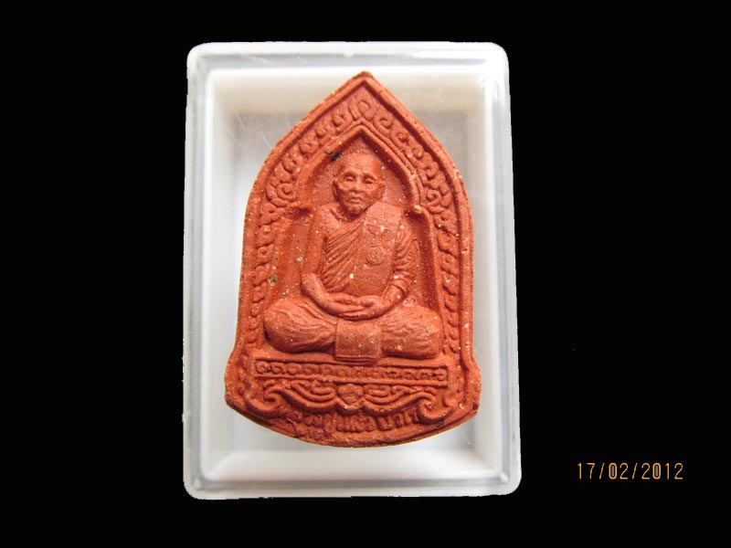 พระผงรูปเหมือน เนื้อผงธูป หลวงปู่แผ้ว ปวโร  เหมือนเดิมครับรอบนี้เริ่ม20บาท AA186