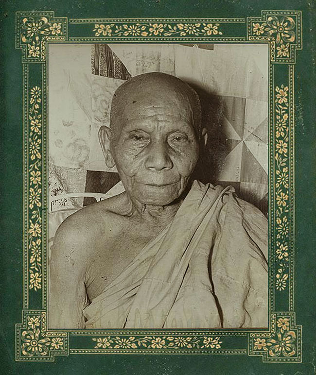 เหรียญรุ่น1 พ่อท่านคล้าย วัดสวนขัน นครศรีธรรมราช ปี 2504 บล็อกหน้าหนุ่ม สวยเดิมๆครับ