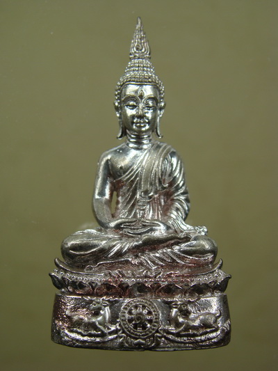 พระกริ่งรุ่น นฤมิตรโชค เนื้อนวะฯแก่เงิน ลพ.จรัญ วัดอัมพวัน จ.สิงห์บุรี