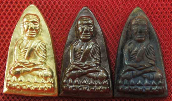 หลวงปู่ทวด พิมพ์เตารีดใหญ่ 3 องค์ เนื้อเปียกทอง เนื้อนวะ เนื้อผิวไฟ วัดในหาน ปี 36