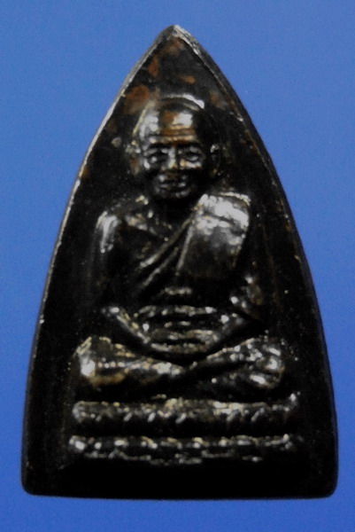 พระหลวงปู่ทวด วัดช้างให้ปี2525 พิมพ์กลีบบัวหลังตัวหนังสือร.ศ200
