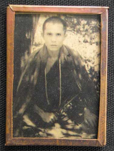 ~รูปอัดกระจกหลวงพ่อผินะ หลังจารนะอกแตกสวยเคาะเดียวครับ~