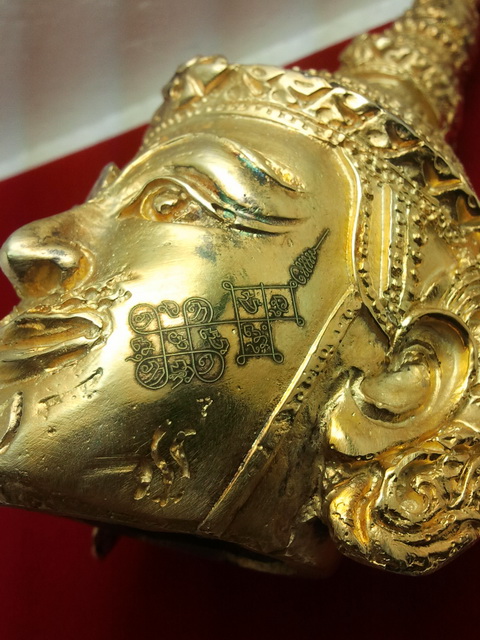หลวงปู่กาหลง พระลักษ์หน้าทองเนื้อสังวาลย์ชุบไมคร่อน ขนาด 3 นิ้ว ปี 2551 หายาก