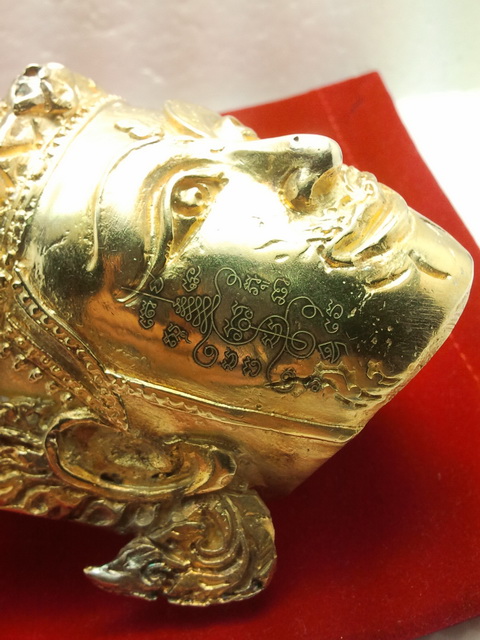 หลวงปู่กาหลง พระลักษ์หน้าทองเนื้อสังวาลย์ชุบไมคร่อน ขนาด 3 นิ้ว ปี 2551 หายาก