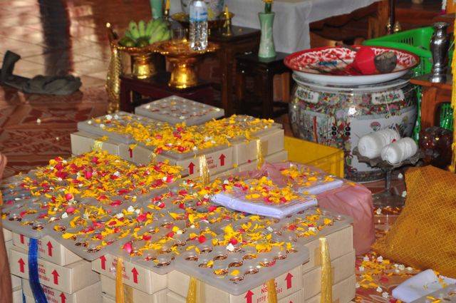 เหรียญโภคทรัพย์ ลป.ผาด วัดไร่ เนื้อชนวนผิวไฟ + เนื้อทองแดงโบราณ แพ๊คคู่ 2 เหรียญ สวย ๆ เบา ๆ ครับ