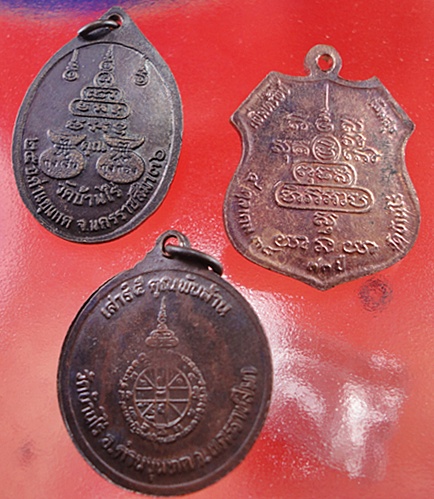 จัดโปร...ใครไม่ขายเราขายหลวงพ่อคูณ 3 ชิ้น ขอ 100 บาท