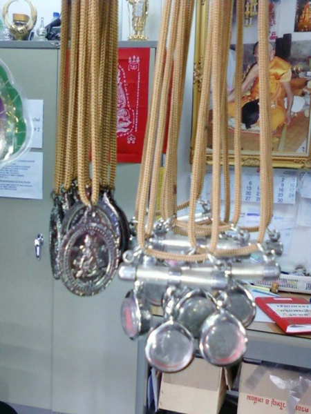 	เหรียญ 3 คณาจารย์ หลวงปู่หงษ์ หลวงปู่ทวด หลวงปู่สรวง เชือกเดิมจากสุสาน