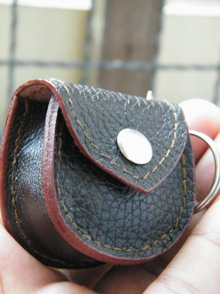 ซองหนังแท้ ใส่กล้องส่องพระเครื่อง งาน "handmade" สีน้ำตาลเข้มลาย แบบกลม ^^