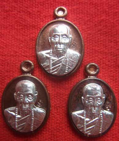 มาเป็นชุด ๑๑เหรียญ เม็ดแตงโภคทรัพย์ หลวงปู่คำบุ ชุดกรรมการอุปถัมภ์ ชุดที่ ๔๙.