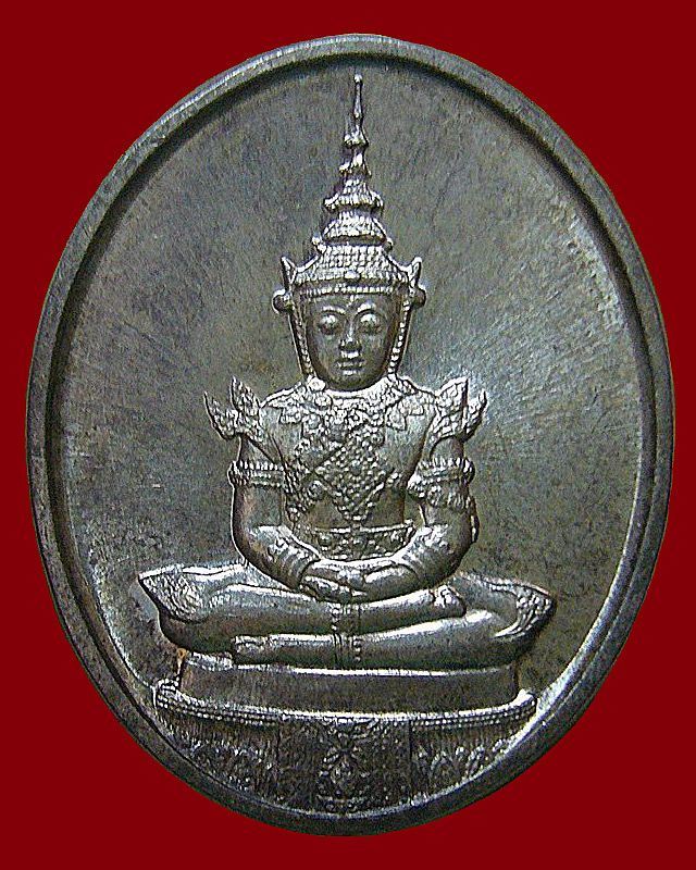 พระแก้วมรกต ทรงฤดูร้อน พ.ศ.๒๕๒๕ เนื้อเงิน
