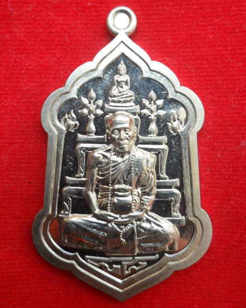 @@@ หลวงปู่คำบุ รุ่นมหาลาภหนุนดวง 88 อัลปาก้า หมายเลข 104 งามๆครับ @@@