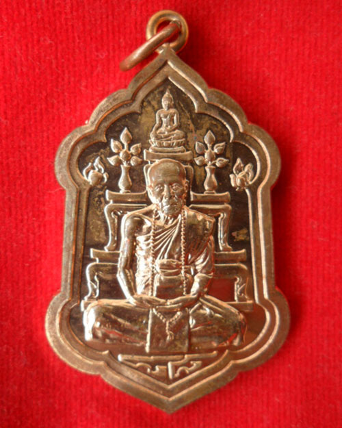 @@@ หลวงปู่คำบุ รุ่นมหาลาภหนุนดวง 88 เนื้อทองแดง หมายเลข 1804 งามๆครับ @@@