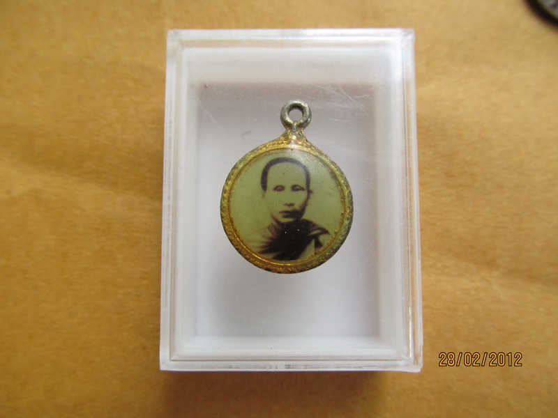 ล็อกเก็ตภาพหลวงพ่อ(เก่า )หลังยันต์ เริ่ม20บาท **090