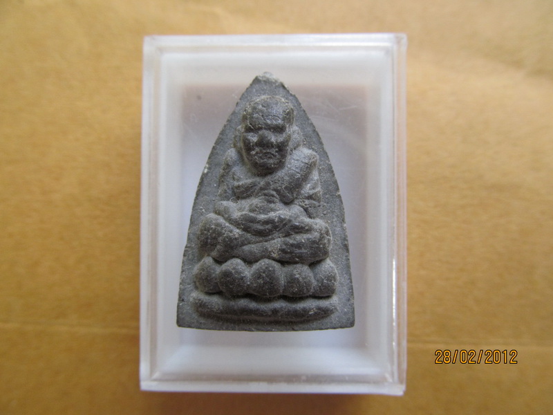 พระหลวงปู่ทวด เนื้อดำ ไม่ทราบวัดครับ เริ่ม20บาท **114