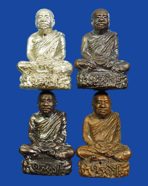 รูปหล่อฐานภูเขา หลวงปู่ศรี มหาวีโร วัดประชาคมวนาราม(ป่ากุง) จ.ร้อยเอ็ด รุ่นสุดท้าย ชุดกรรมการ4องค์