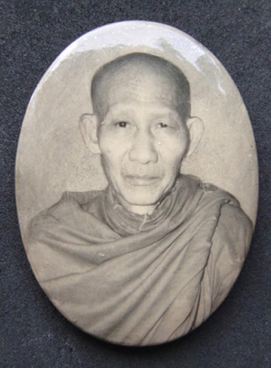 หลวงพ่อเกษม ล็อกเก็ตมงคลเกษม 81 หลังแผ่นทองแดง ((( บรรจุมวลสาร 9 มงคล ))) สวยเดิมๆ ไม่ผ่านการใช้ 