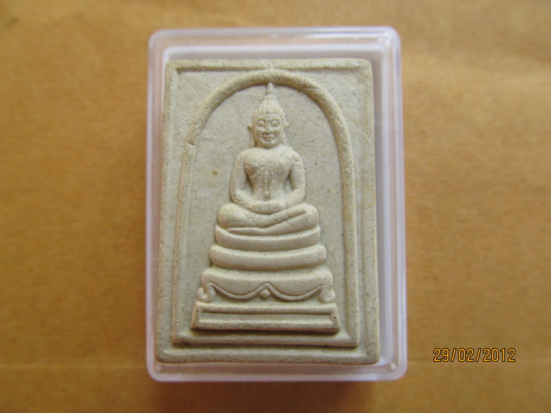 พระผง หลัง สายสัญญา ไม่ทราบที่ครับ เริ่ม20บาท **165