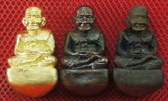 หลวงปู่ทวด พิมพ์เบ้าทุบ 3 องค์ เนื้อเปียกทอง เนื้อนวะ เนื้อผิวไฟ วัดในหาน ปี 36