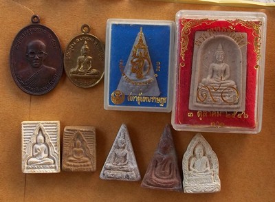 พระ 50 องค์ เหมาไปออกต่อได้เลยราคาไม่ถึง 10 บาทครับ  ....B226