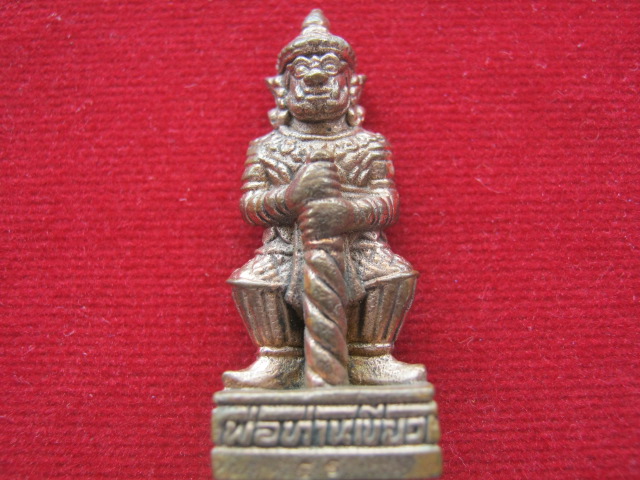 ท้าวเวสสุวัณรุ่นแรกเนื้อนวะอุดผงกรรมการท่านพ่อเขียวสวยกล่องเดิม