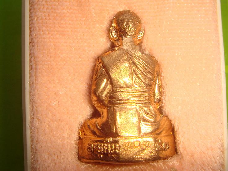 พระปั๊มรูปเหมือนรุ่นอายุยืนออกวัดแจ้งนอกปี53เนื้อทองแดงหมายเลข.303 สภาพสวยกริ๊ป