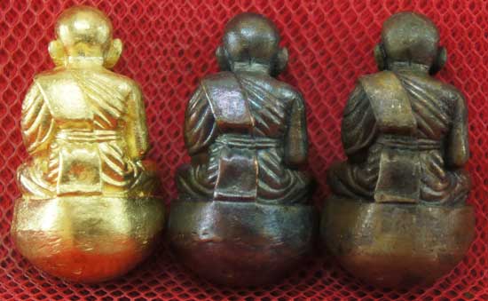 หลวงปู่ทวด วัดในหาน จ.ภูเก็ต รุ่นแรก ปี 36 พิมพ์เบ้าทุบ 3 องค์ เนื้อเปียกทอง เนื้อนวะ เนื้อผิวไฟ
